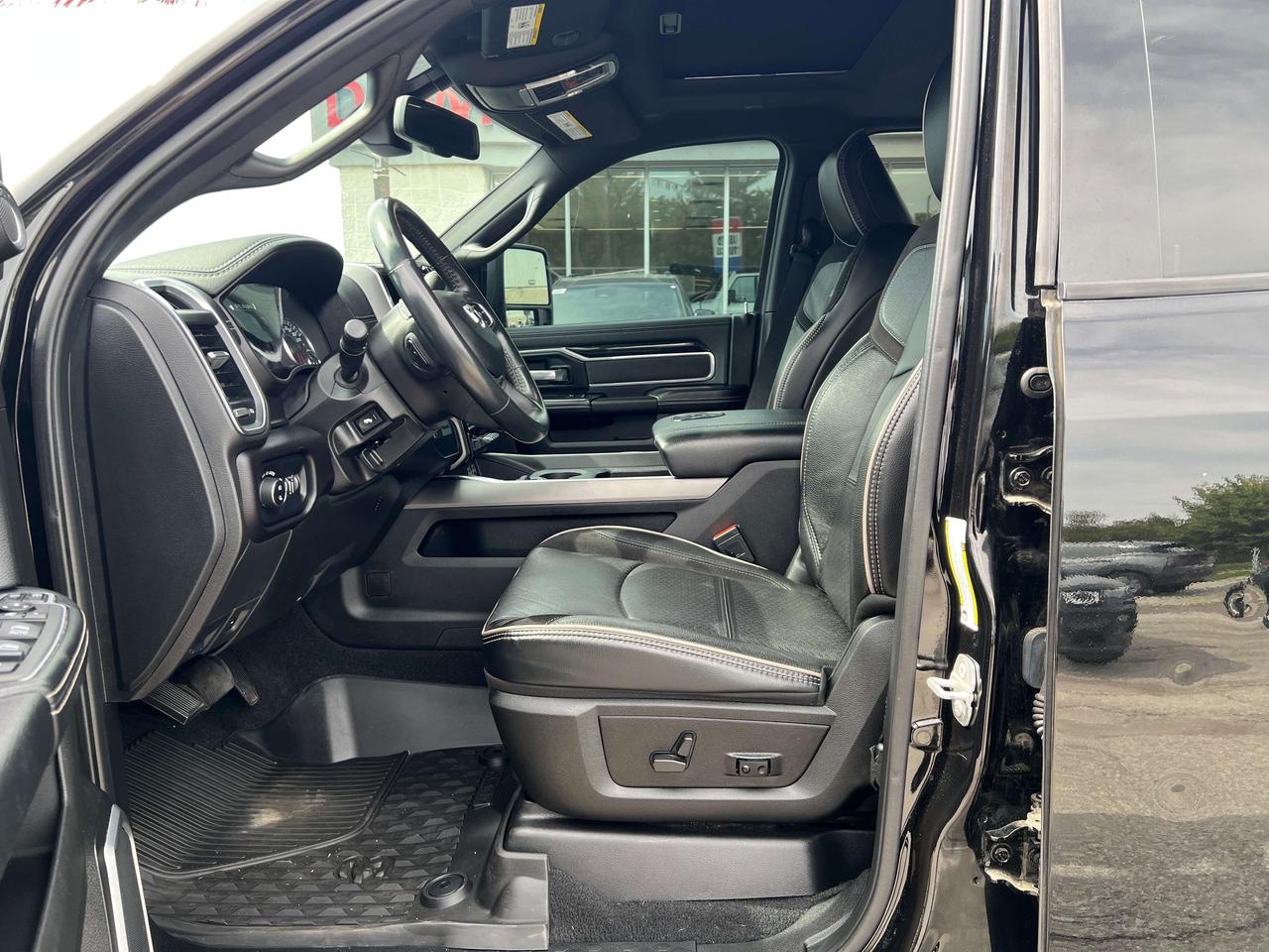 2023 RAM 2500 Laramie w/Level F, Night Edition, Sunroof, Leather Photo
