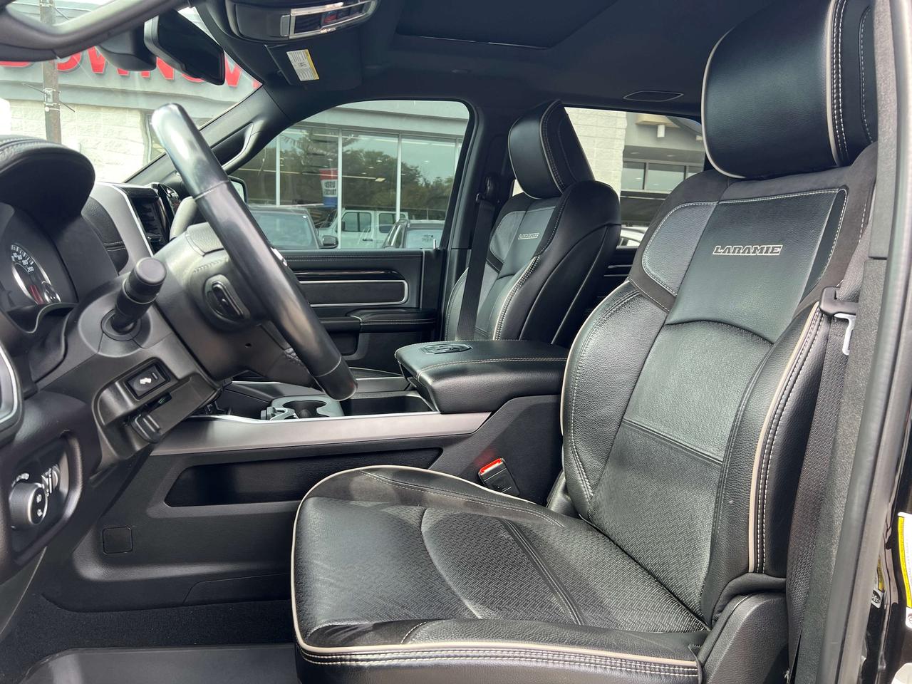 2023 RAM 2500 Laramie w/Level F, Night Edition, Sunroof, Leather Photo