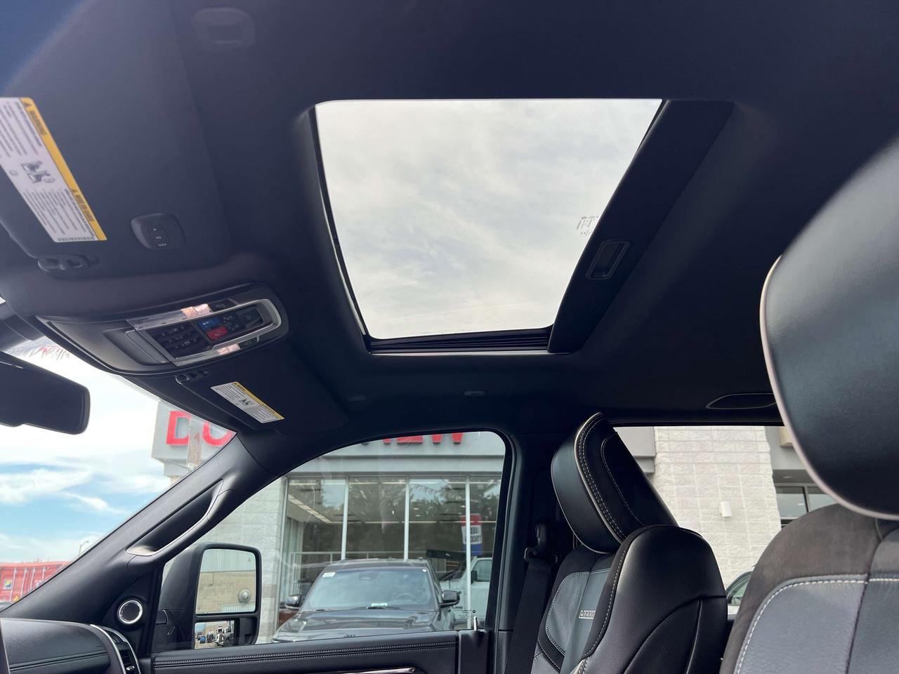 2023 RAM 2500 Laramie w/Level F, Night Edition, Sunroof, Leather Photo