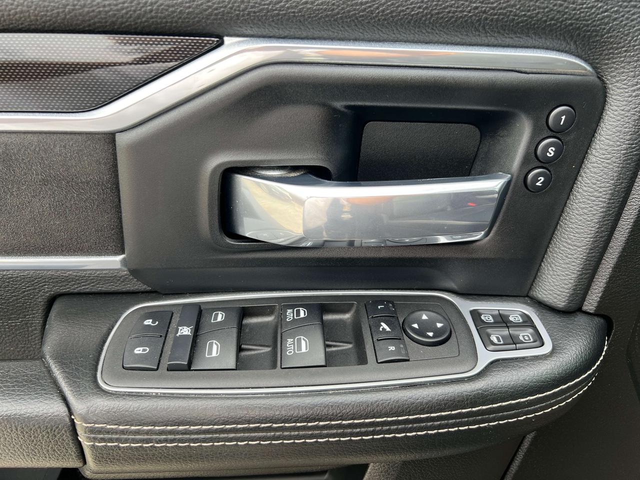 2023 RAM 2500 Laramie w/Level F, Night Edition, Sunroof, Leather Photo