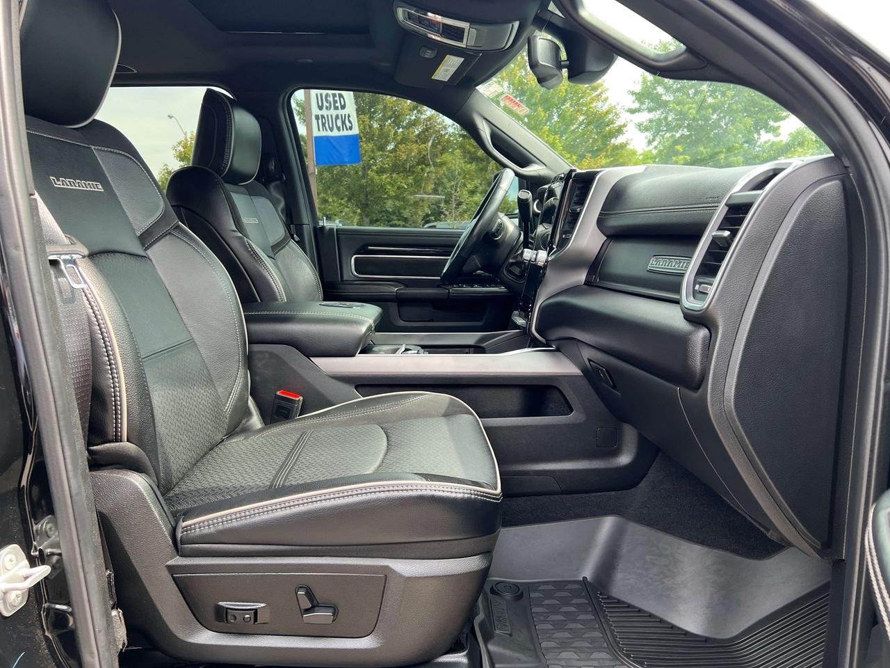 2023 RAM 2500 Laramie w/Level F, Night Edition, Sunroof, Leather Photo