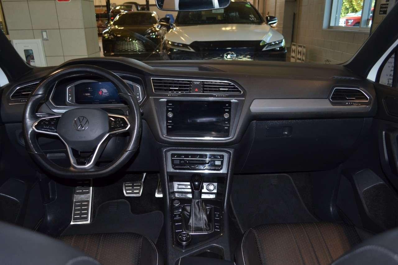 2023 Volkswagen Tiguan Comfortline R-Line Black Edition 4MOTION Photo
