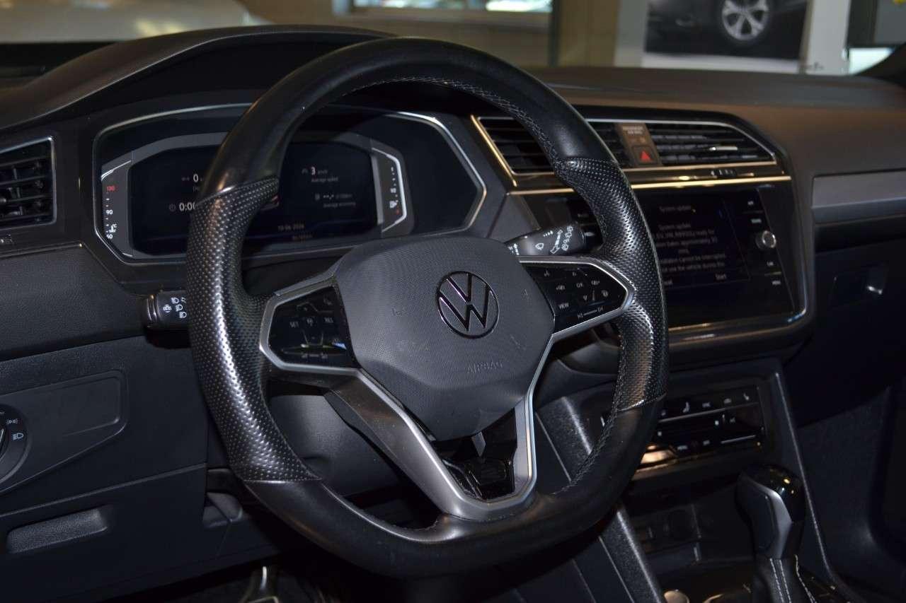2023 Volkswagen Tiguan Comfortline R-Line Black Edition 4MOTION Photo