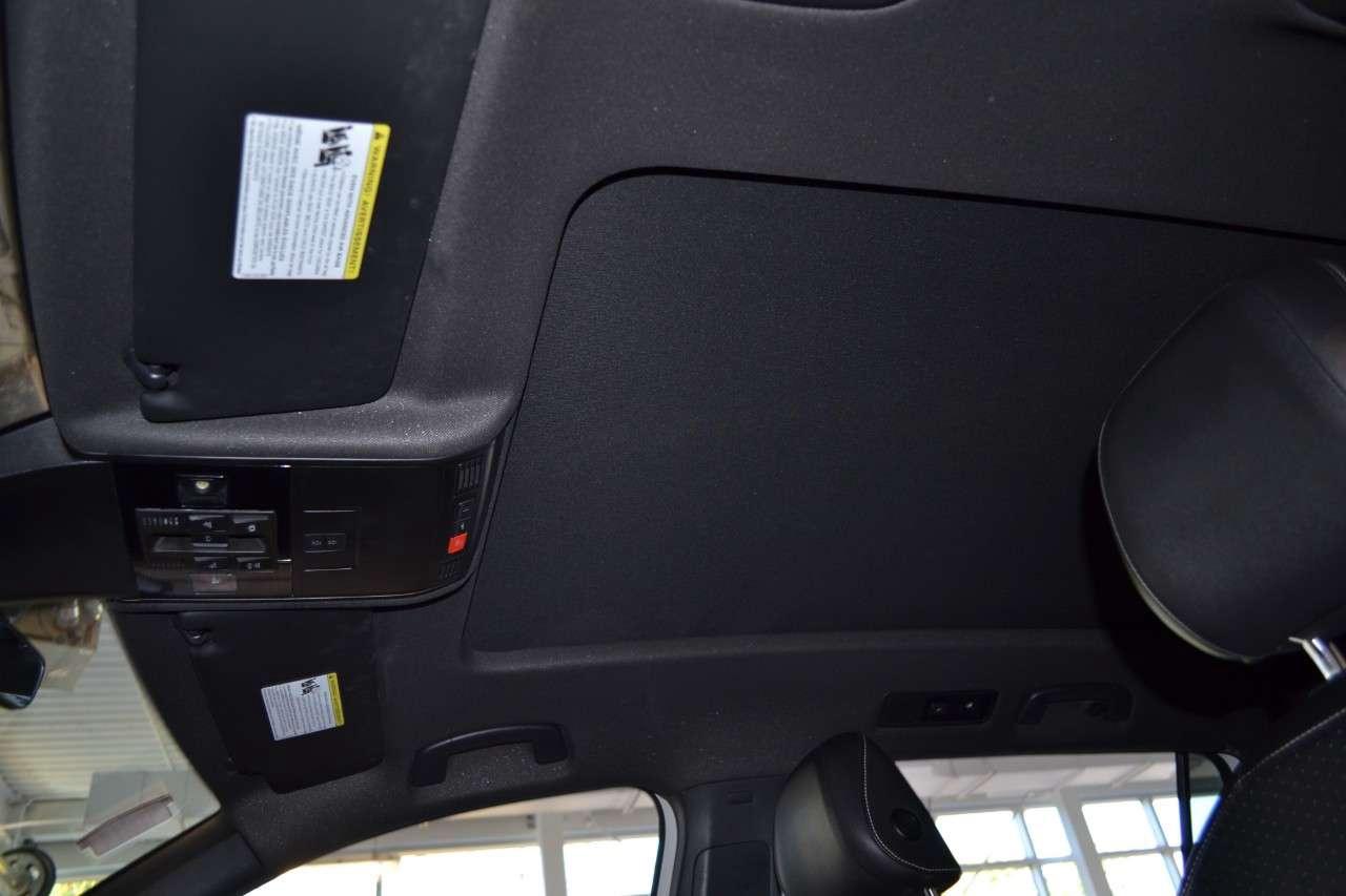 2023 Volkswagen Tiguan Comfortline R-Line Black Edition 4MOTION Photo