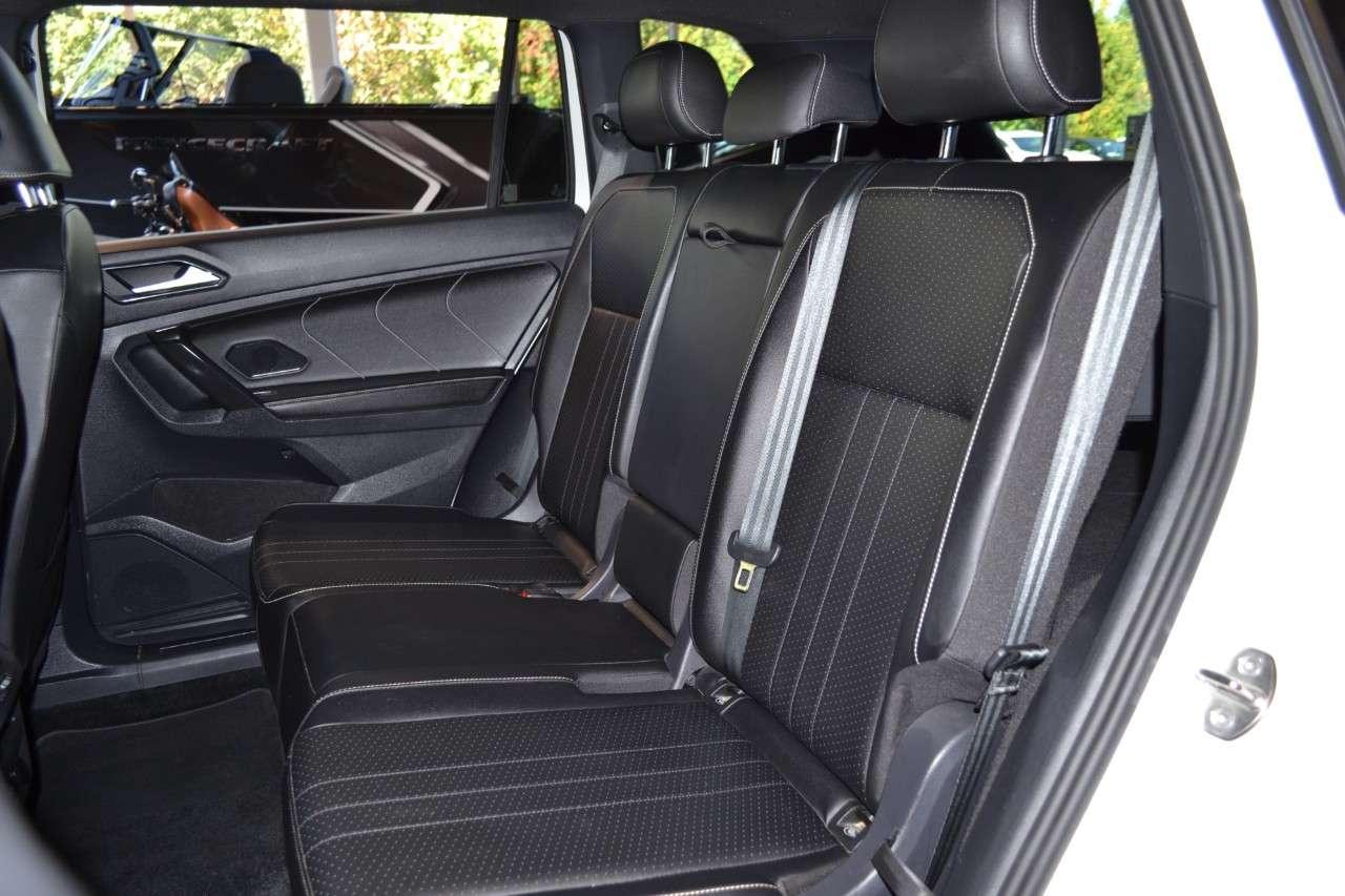 2023 Volkswagen Tiguan Comfortline R-Line Black Edition 4MOTION Photo