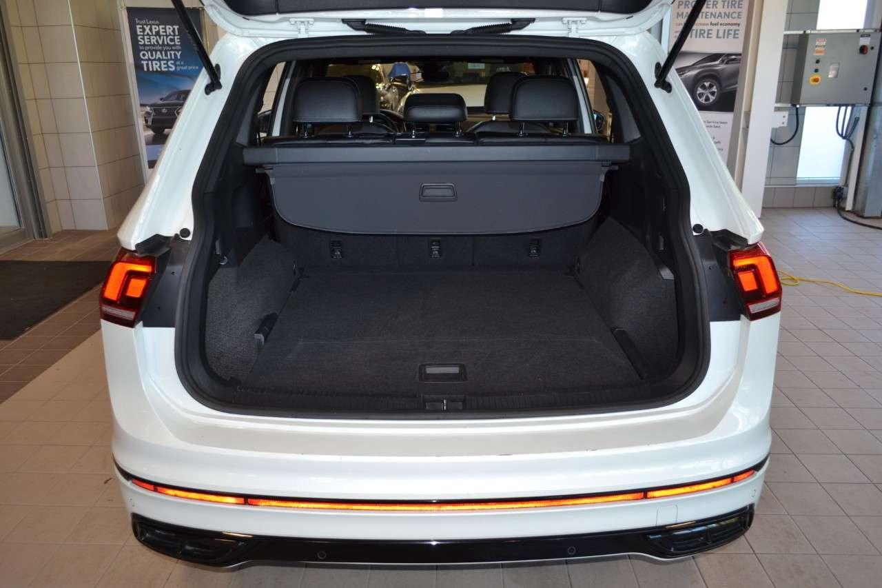 2023 Volkswagen Tiguan Comfortline R-Line Black Edition 4MOTION Photo