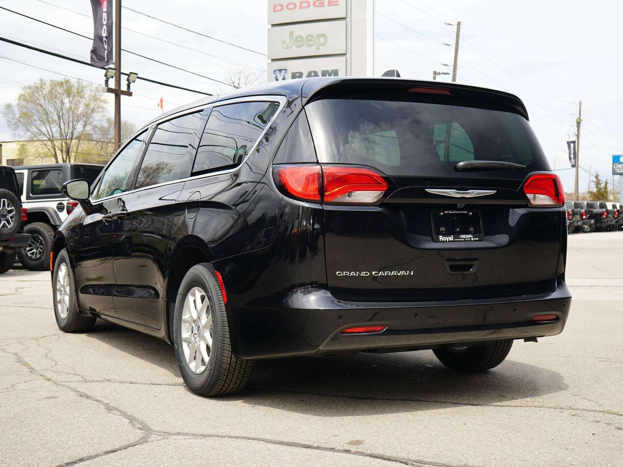 2024 Chrysler Grand Caravan SXT Photo