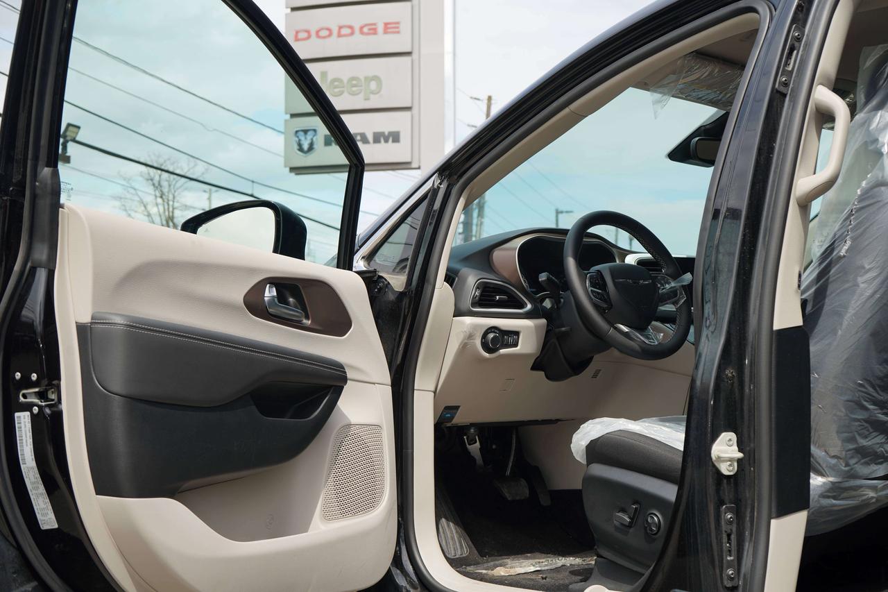 2024 Chrysler Grand Caravan SXT Photo