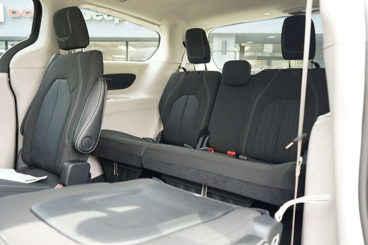2024 Chrysler Grand Caravan SXT Photo
