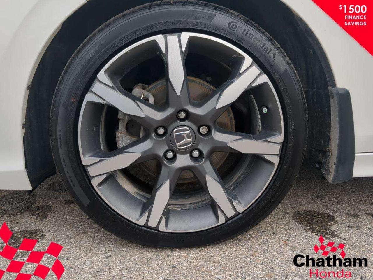 2025 Honda Civic Sport Touring eCVT Sedan 7 year/160,000km warranty Photo