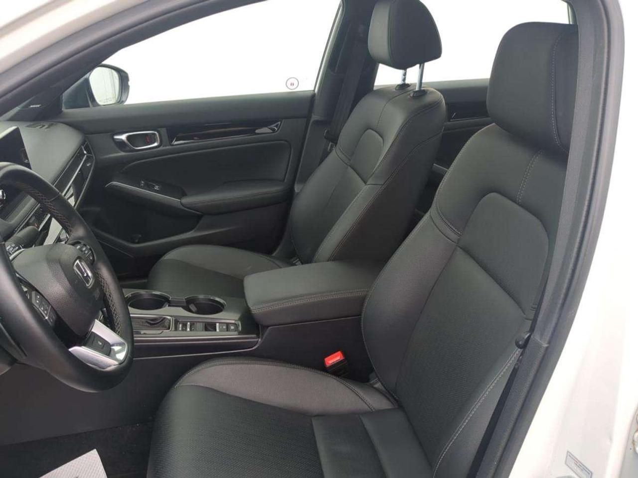 2025 Honda Civic Sport Touring eCVT Sedan 7 year/160,000km warranty Photo