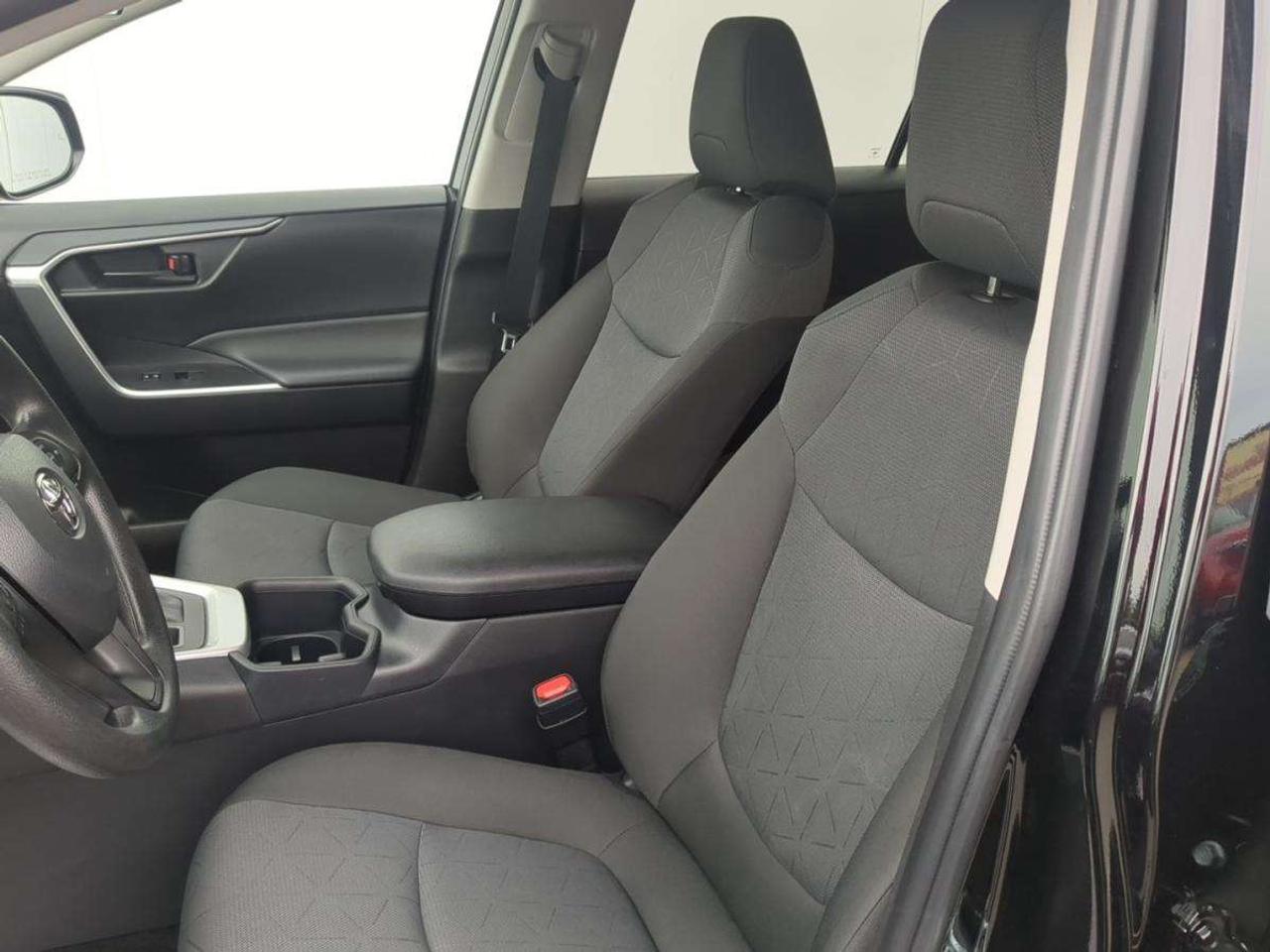 2025 Toyota RAV4 LE Photo