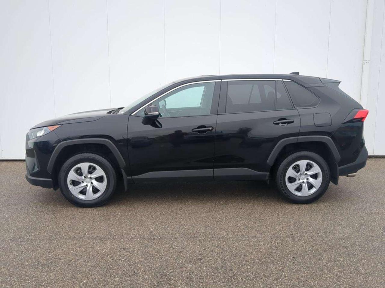 2025 Toyota RAV4 LE Photo