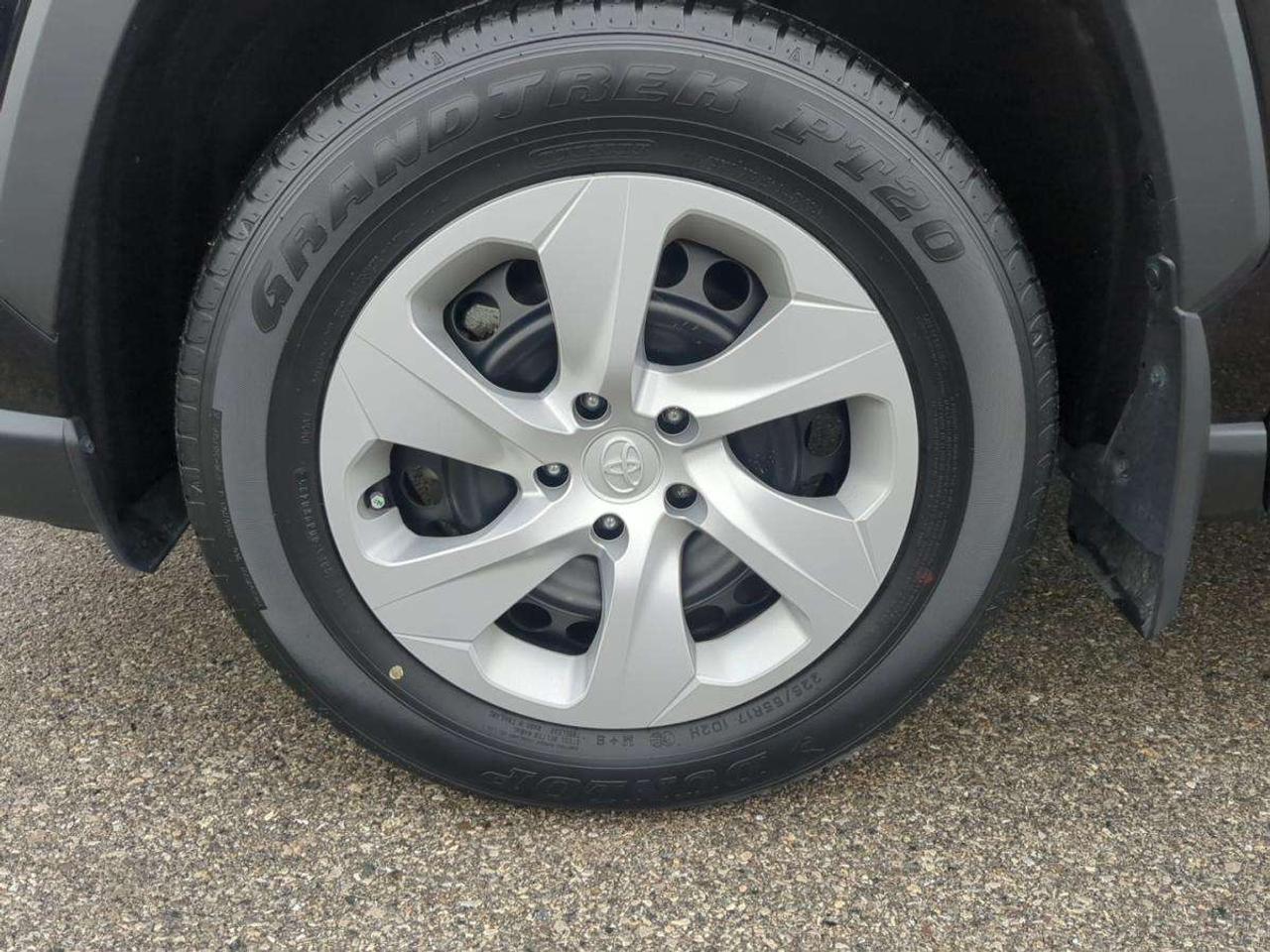 2025 Toyota RAV4 LE Photo