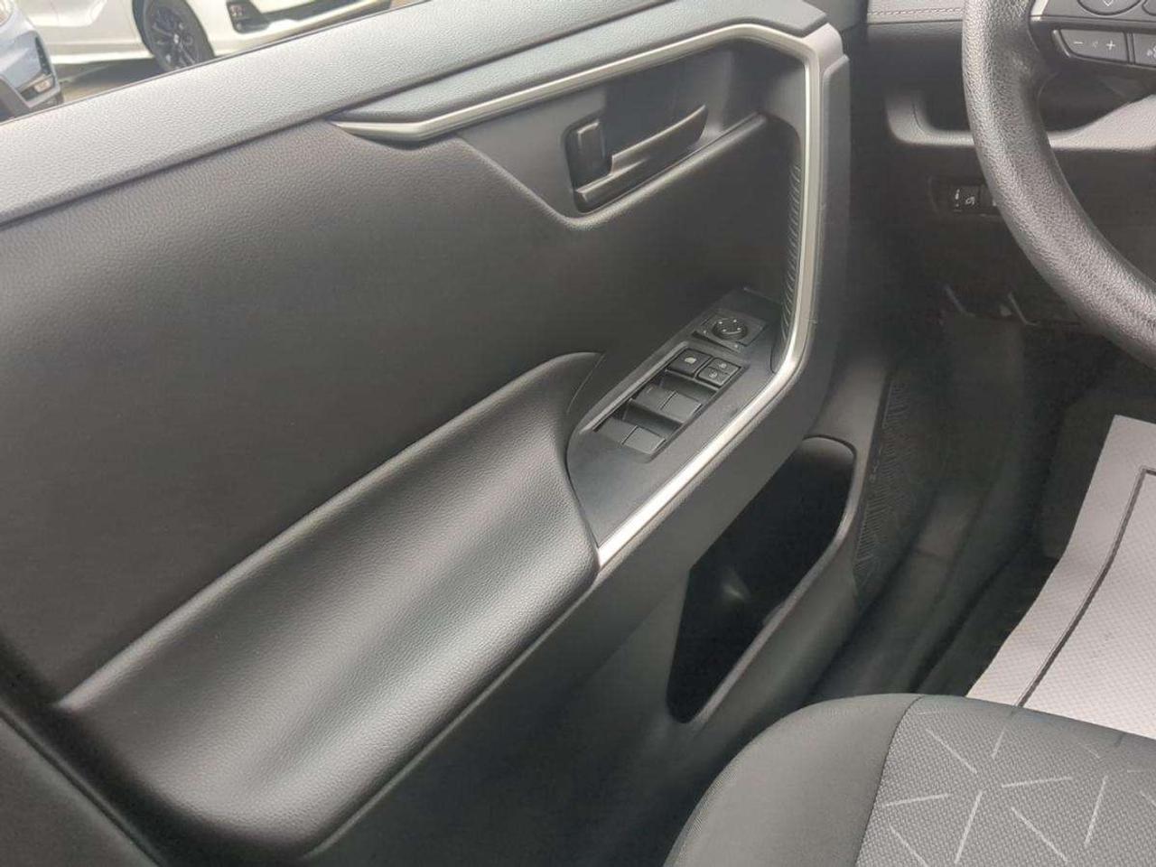 2025 Toyota RAV4 LE Photo