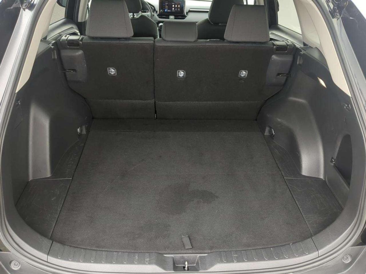 2025 Toyota RAV4 LE Photo