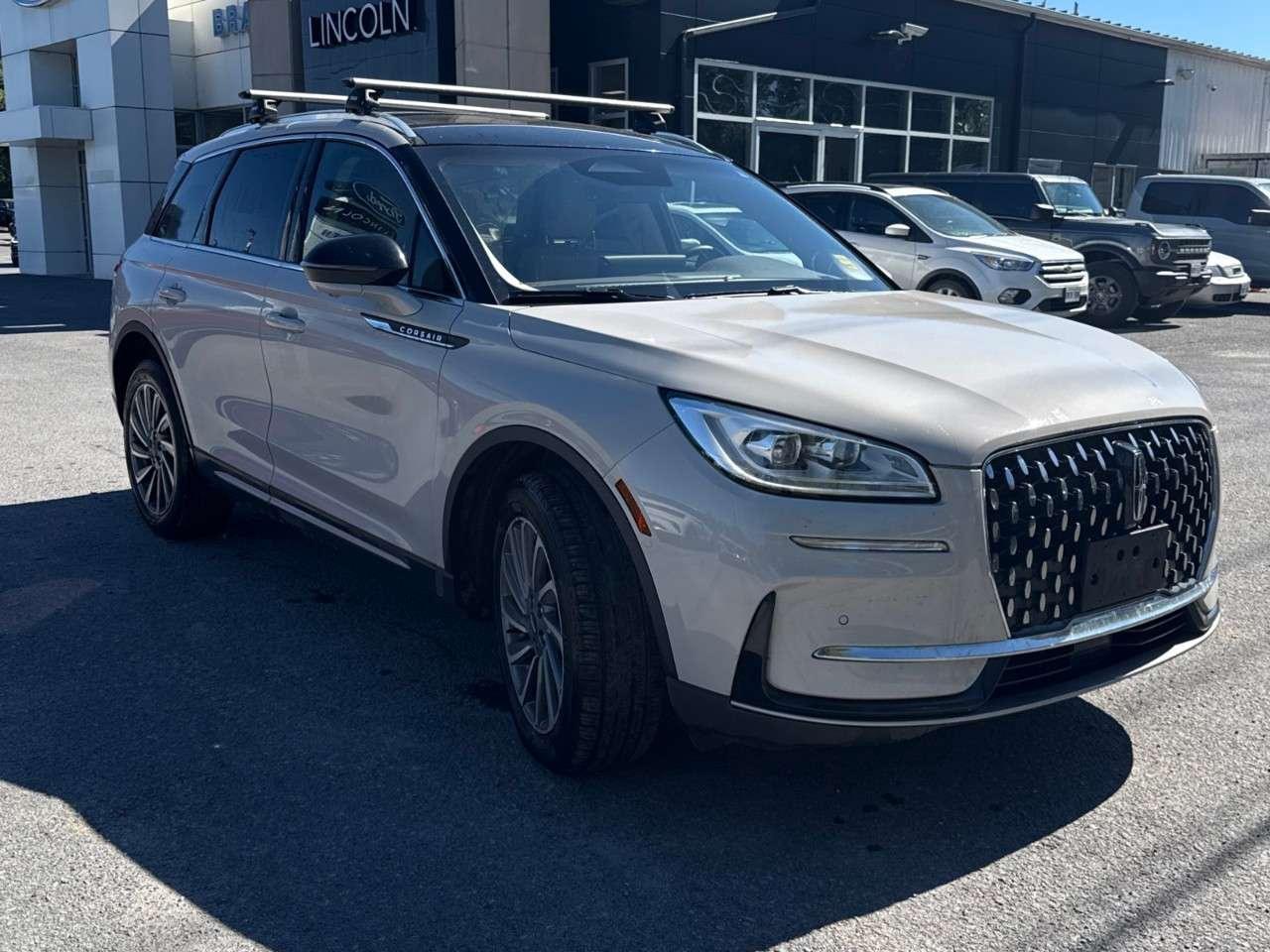 2023 Lincoln Corsair RESERVE   AWD   TOW PKG   MOONROOF Photo3
