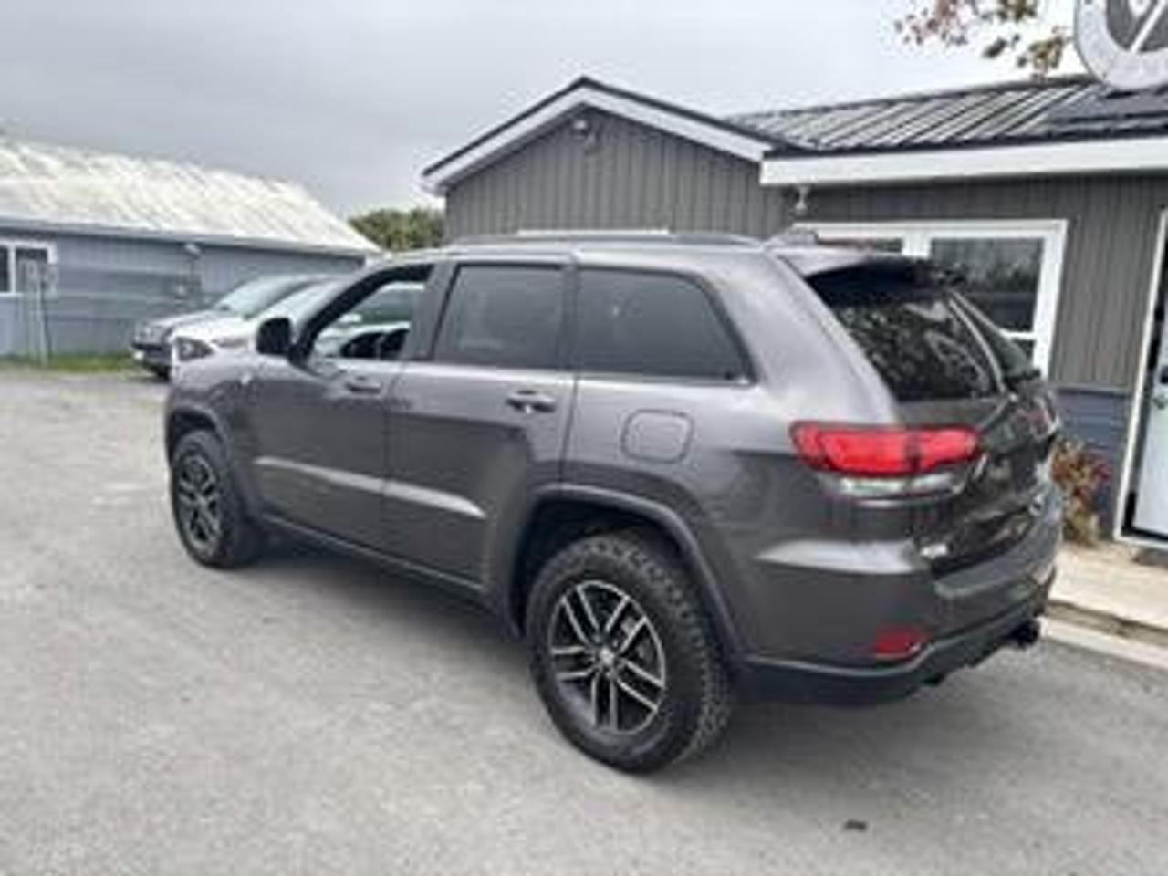 2018 Jeep Grand Cherokee Trailhawk 4dr 4x4 Photo2