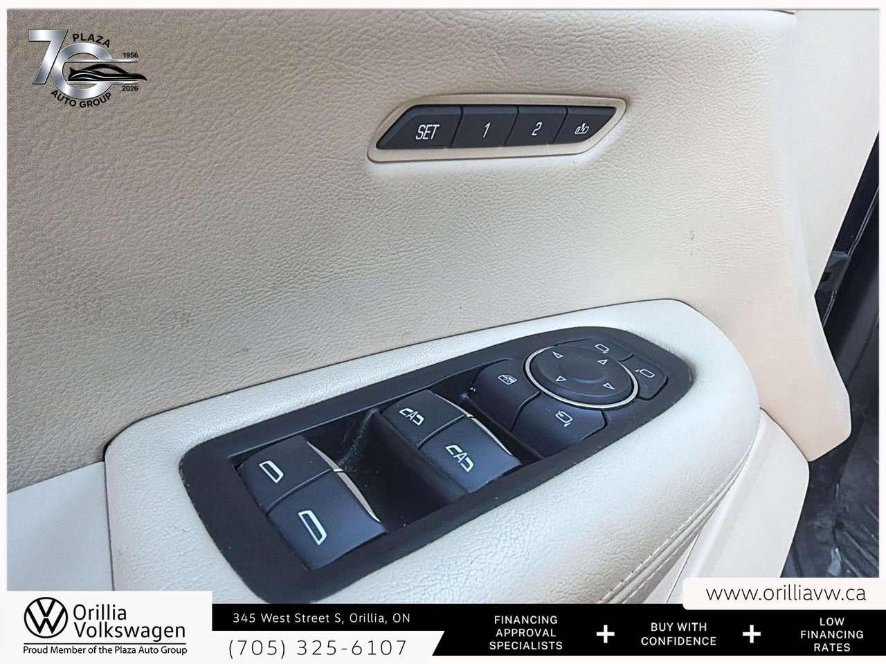 2017 Cadillac XT5 Premium Luxury AWD Panoramic Roof   Trailering Package   Driver Awareness / Photo