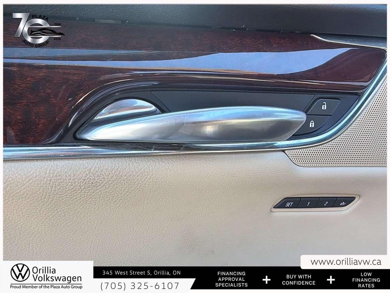 2017 Cadillac XT5 Premium Luxury AWD Panoramic Roof   Trailering Package   Driver Awareness / Photo