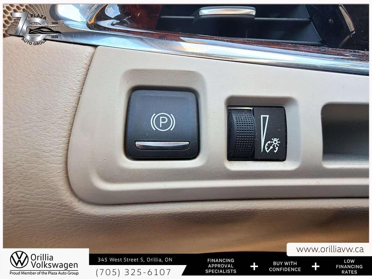 2017 Cadillac XT5 Premium Luxury AWD Panoramic Roof   Trailering Package   Driver Awareness / Photo