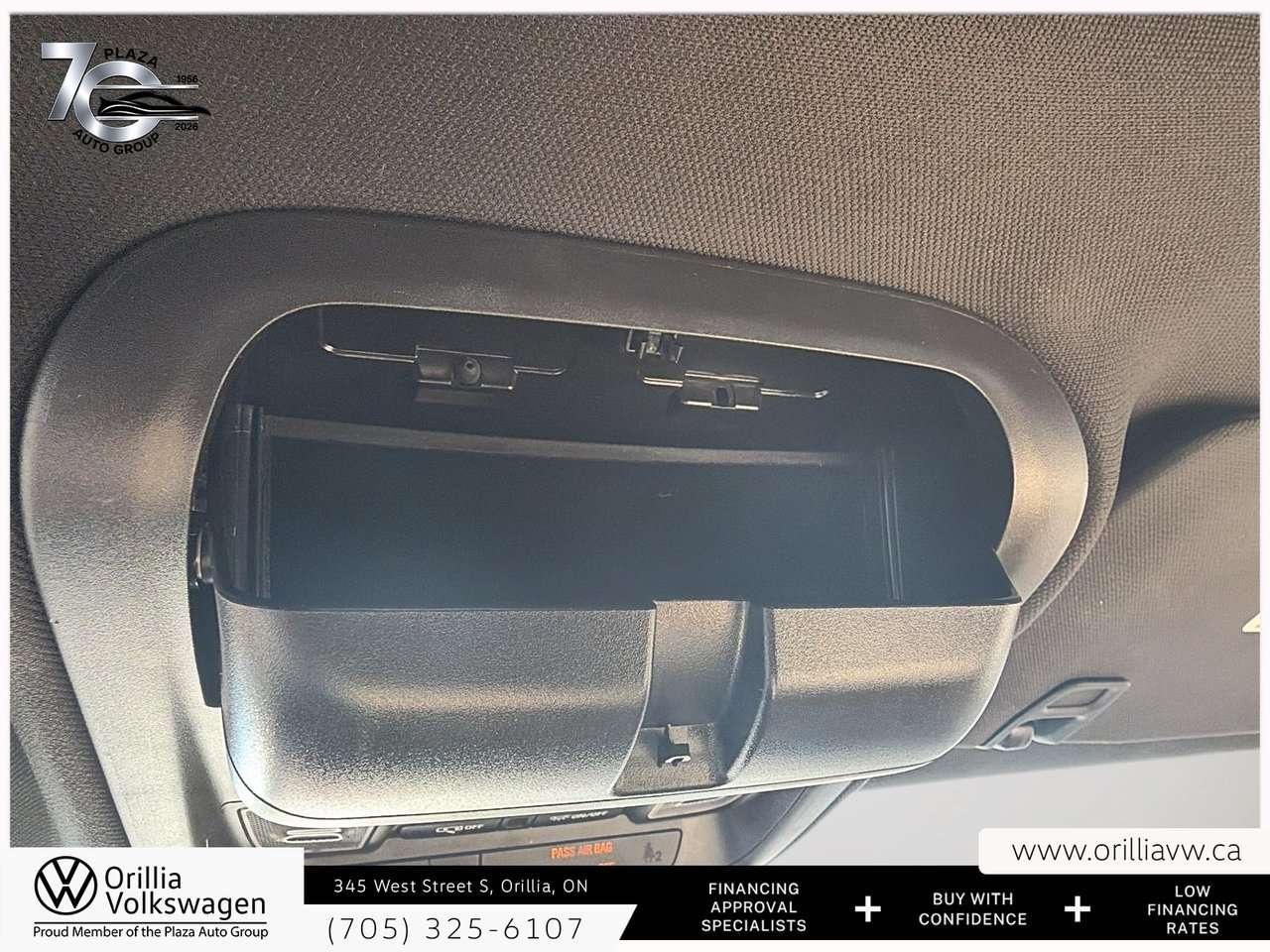 2017 Cadillac XT5 Premium Luxury AWD Panoramic Roof   Trailering Package   Driver Awareness / Photo