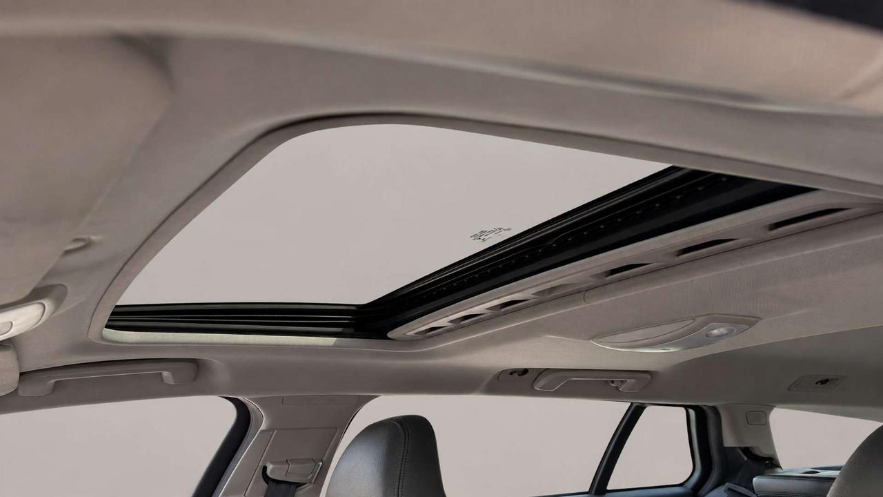2015 Volvo V60 Premier Plus AWD   Certified   No Accident   Leather   Sunroof Photo