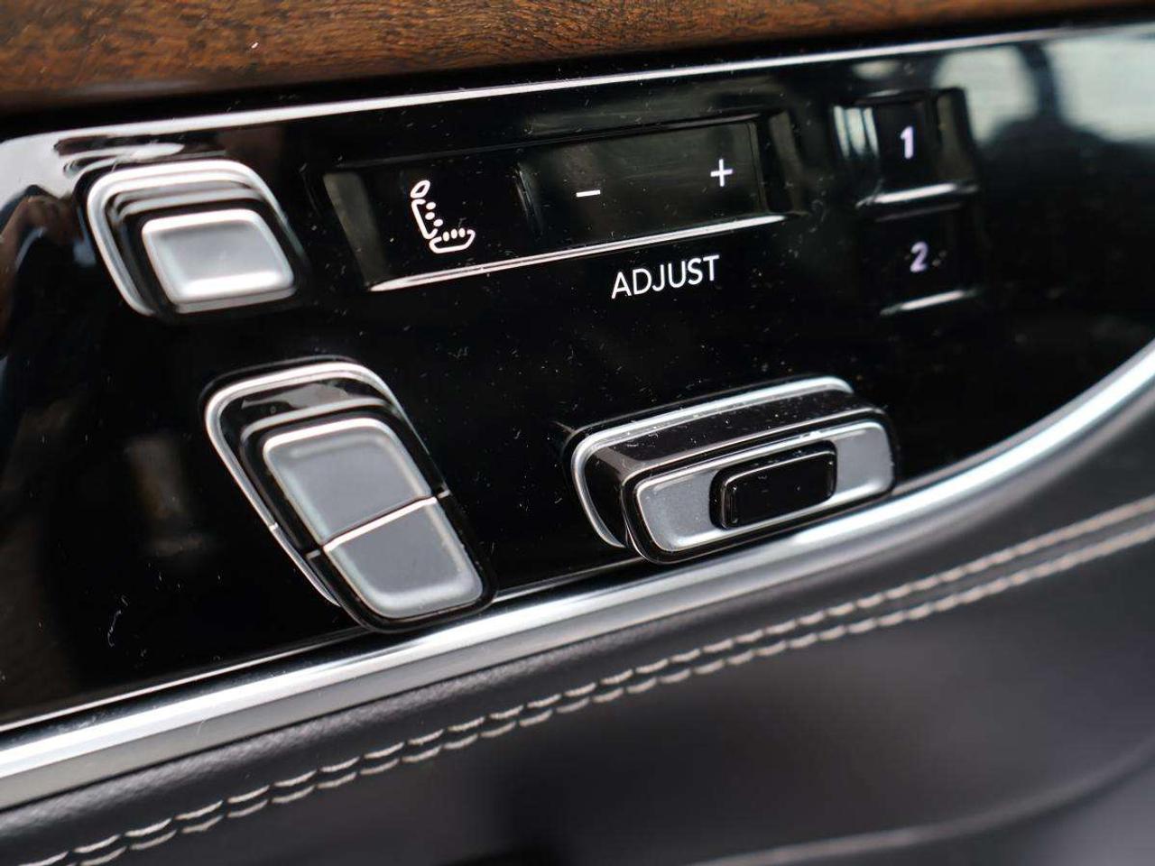 2022 Jeep Grand Wagoneer Series I 4x4 Photo