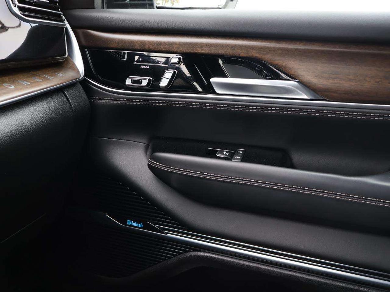 2022 Jeep Grand Wagoneer Series I 4x4 Photo