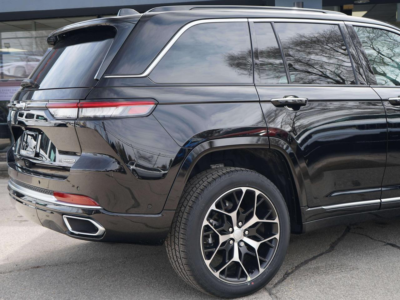 2025 Jeep Grand Cherokee SUMMIT RESERVE, 3.6L V6, 4X4 Photo
