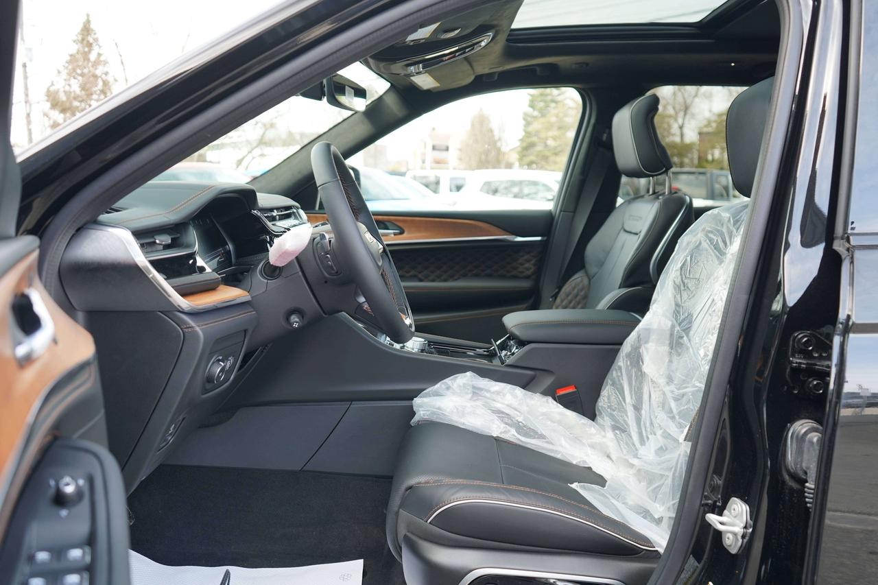 2025 Jeep Grand Cherokee SUMMIT RESERVE, 3.6L V6, 4X4 Photo