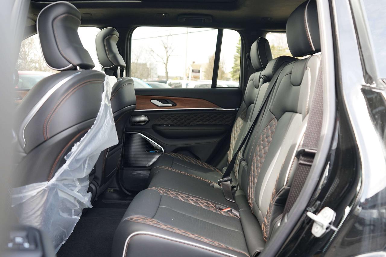 2025 Jeep Grand Cherokee SUMMIT RESERVE, 3.6L V6, 4X4 Photo