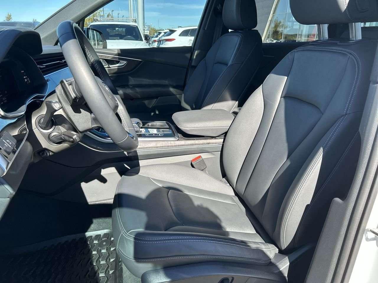 2025 Audi Q7 45 TFSI quattro  Clean Accident-Free History Photo