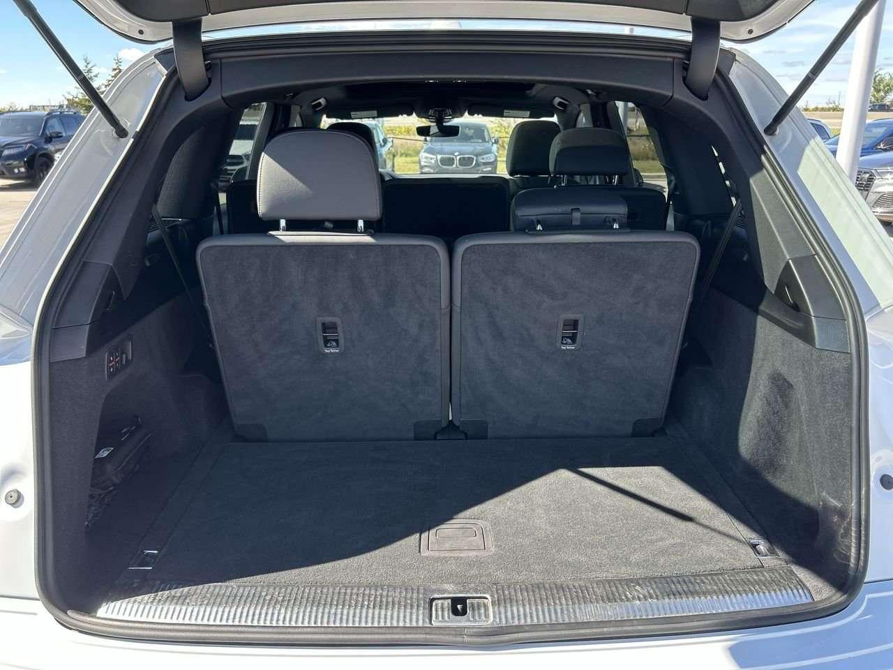 2025 Audi Q7 45 TFSI quattro  Clean Accident-Free History Photo