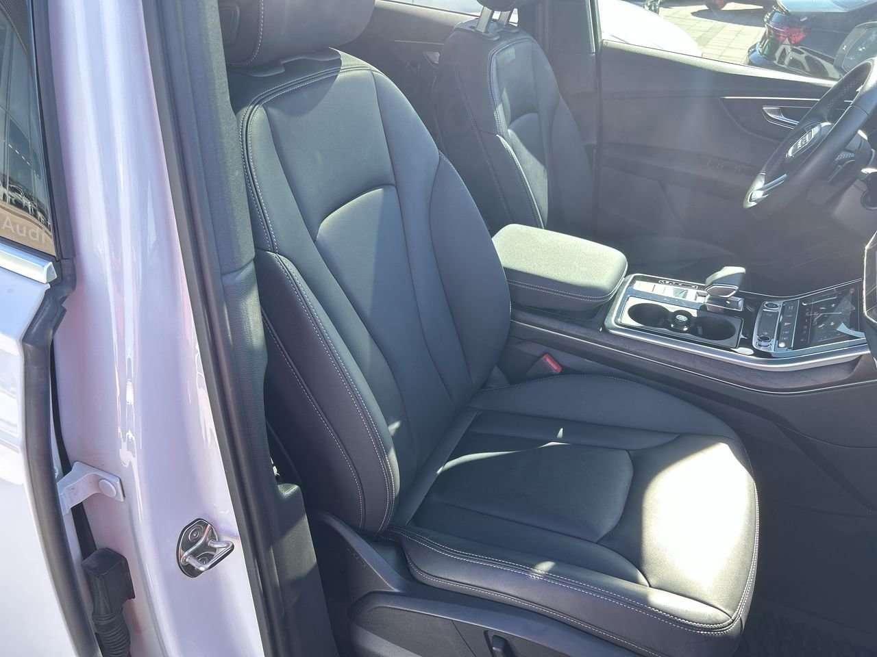 2025 Audi Q7 45 TFSI quattro  Clean Accident-Free History Photo