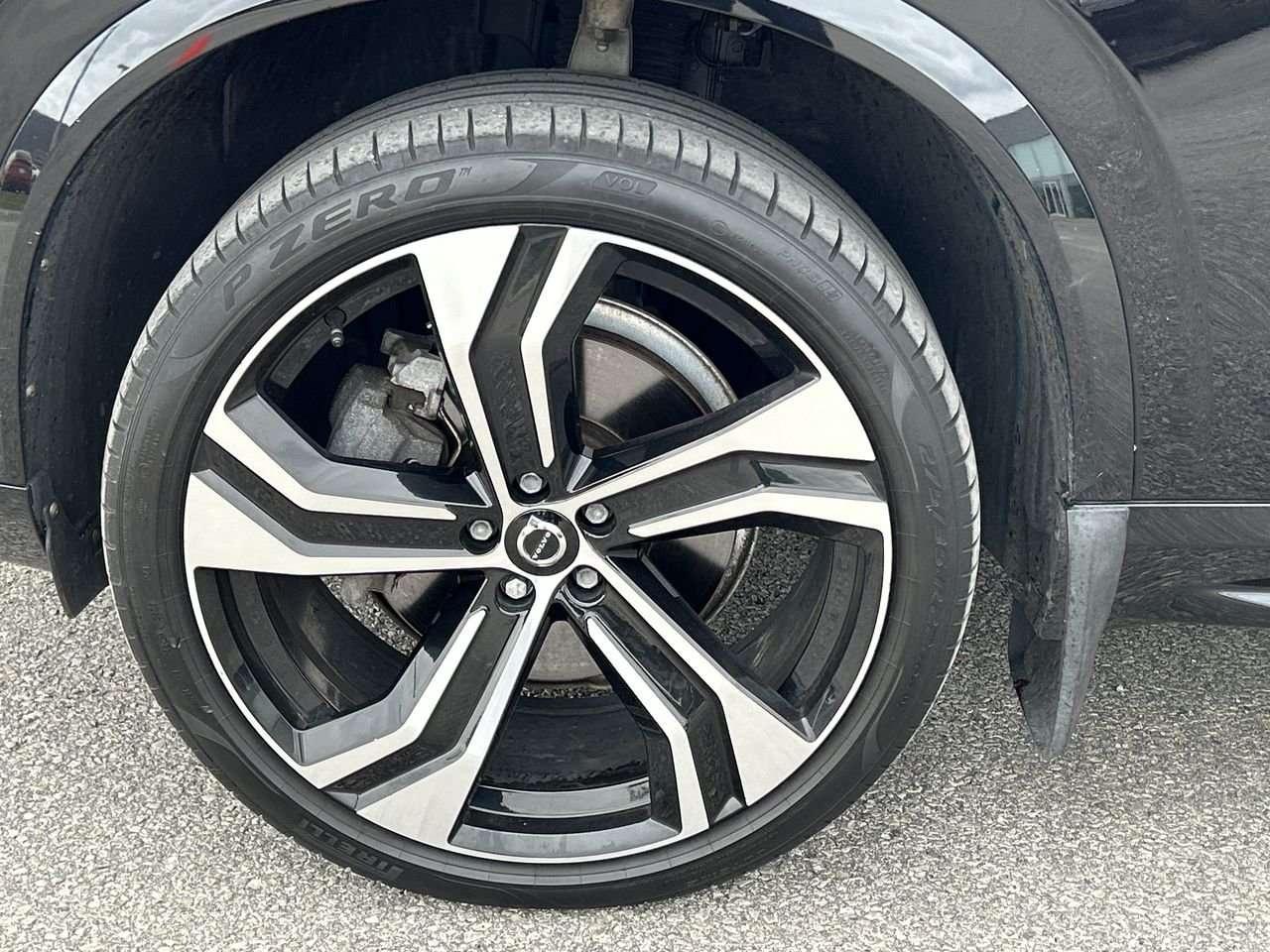2024 Volvo XC90 B6 AWD Ultimate Bright Theme 7-Seater   7-Passenger Seating Photo