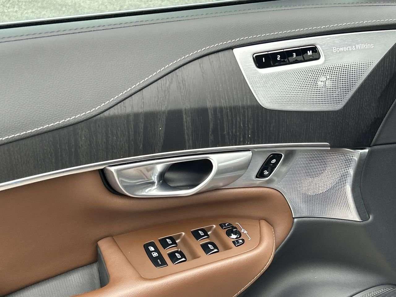 2024 Volvo XC90 B6 AWD Ultimate Bright Theme 7-Seater   7-Passenger Seating Photo