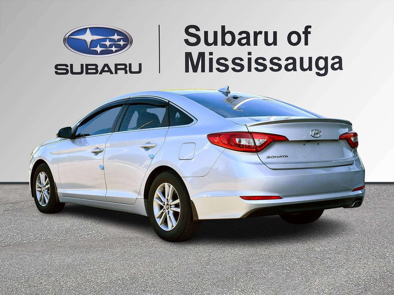 2015 Hyundai Sonata GL   1 OWNER   24 SERVICES   LOW KMS   CERTIFIED Photo