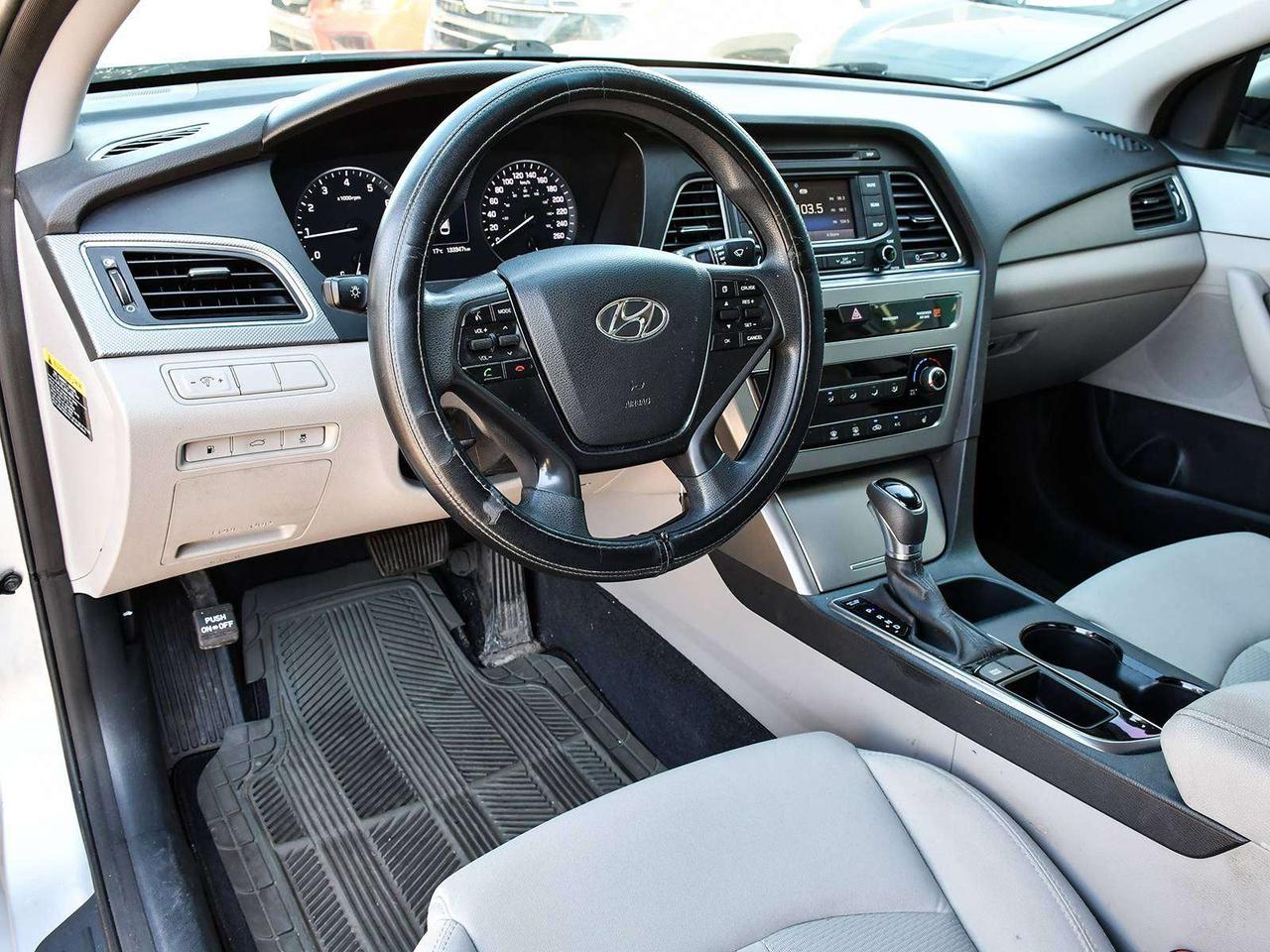 2015 Hyundai Sonata GL   1 OWNER   24 SERVICES   LOW KMS   CERTIFIED Photo
