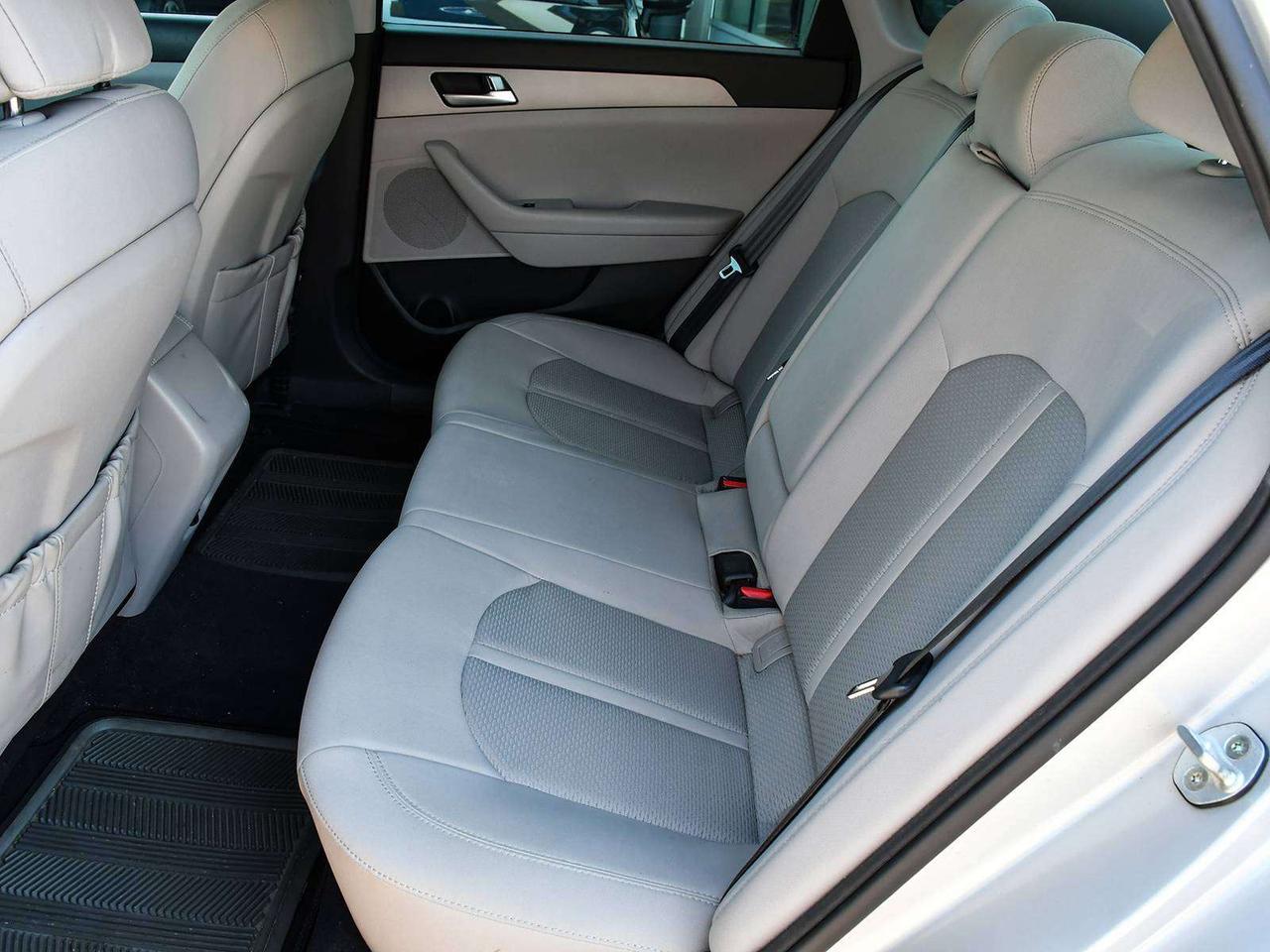 2015 Hyundai Sonata GL   1 OWNER   24 SERVICES   LOW KMS   CERTIFIED Photo
