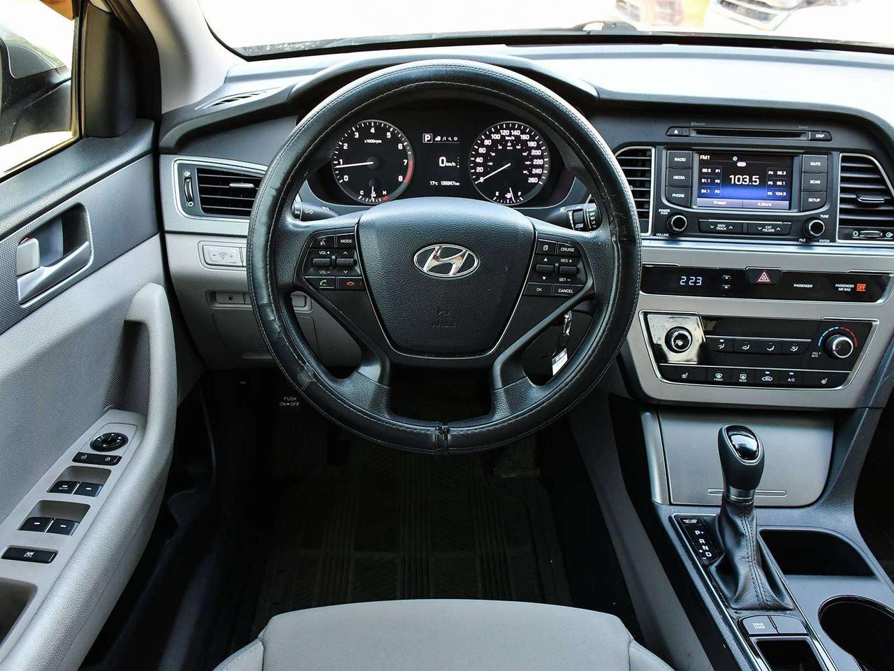2015 Hyundai Sonata GL   1 OWNER   24 SERVICES   LOW KMS   CERTIFIED Photo