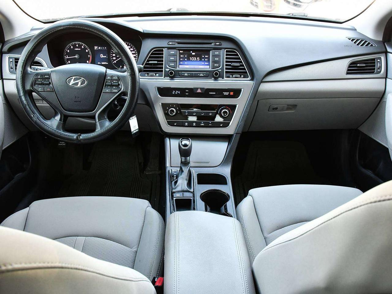 2015 Hyundai Sonata GL   1 OWNER   24 SERVICES   LOW KMS   CERTIFIED Photo