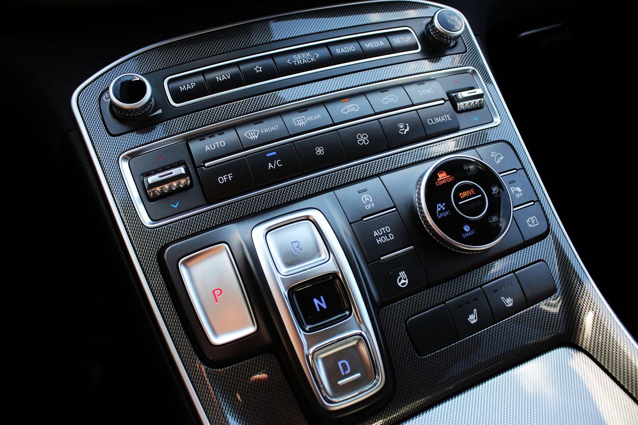 2023 Hyundai Santa Fe Preferred Photo