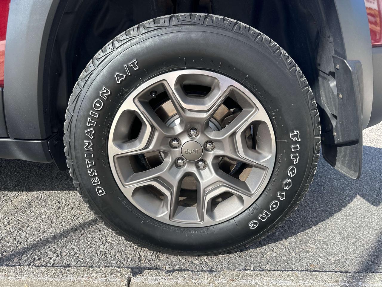 2021 Jeep Cherokee Trailhawk Photo