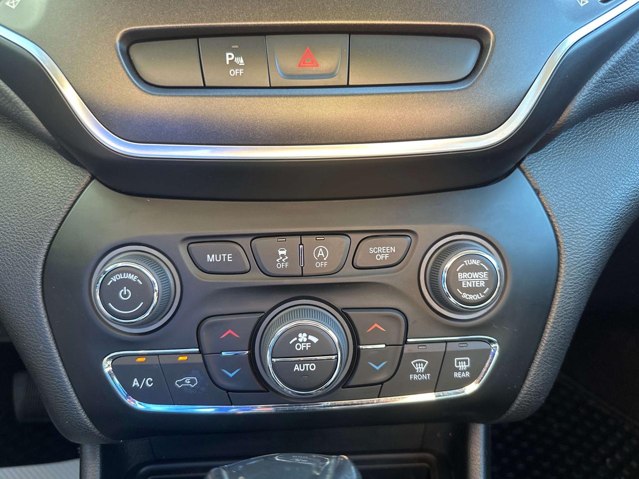 2021 Jeep Cherokee Trailhawk Photo