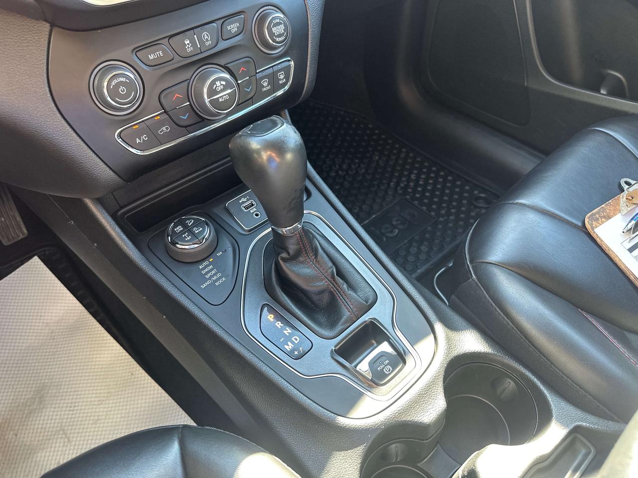 2021 Jeep Cherokee Trailhawk Photo