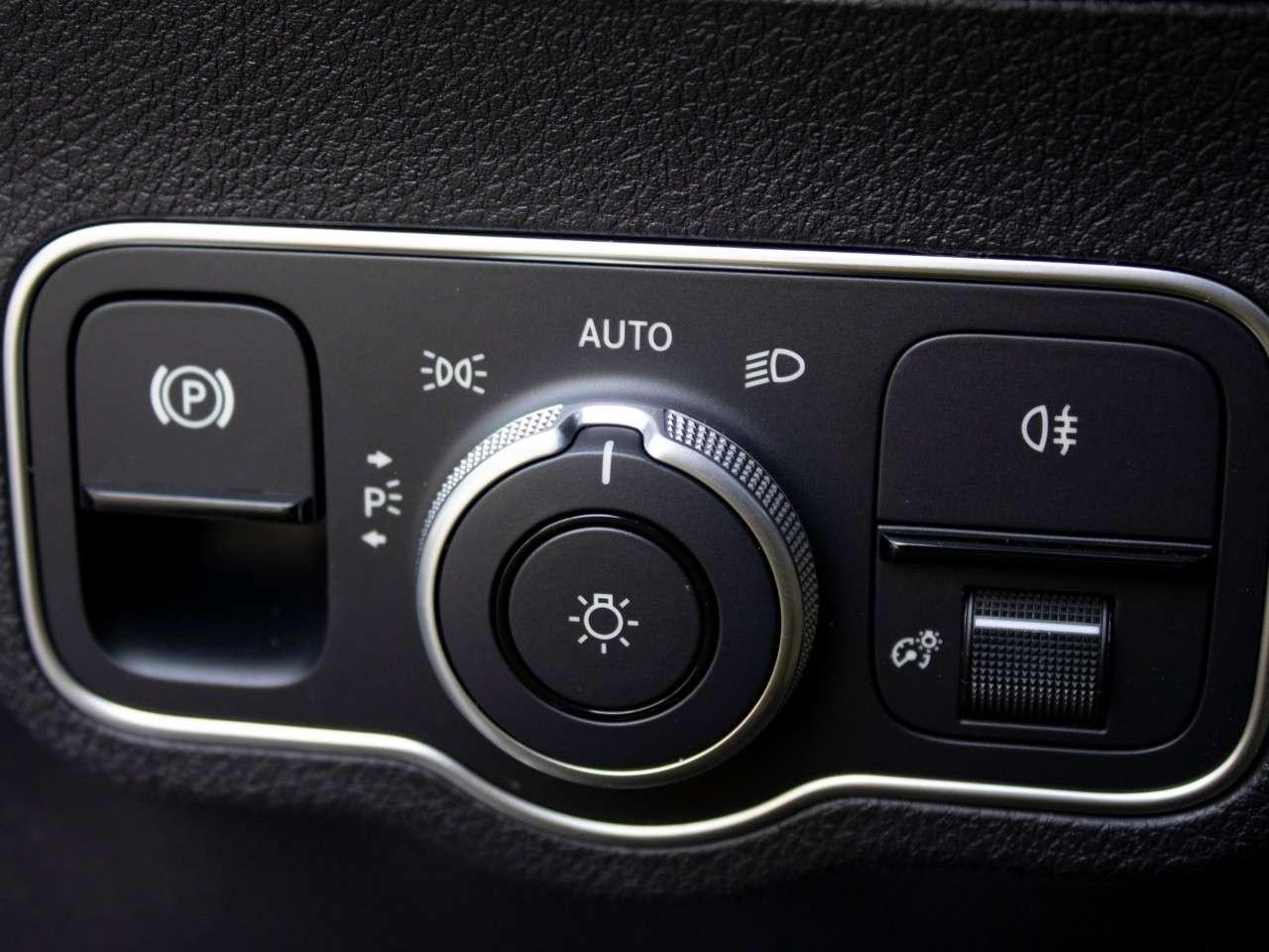 2025 Mercedes-Benz GLB GLB 250 4MATIC SUV Photo