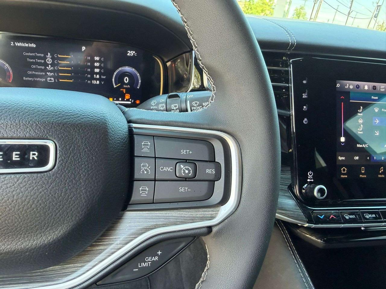 2023 Jeep Wagoneer Series II Photo