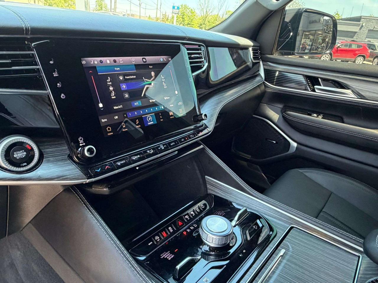 2023 Jeep Wagoneer Series II Photo