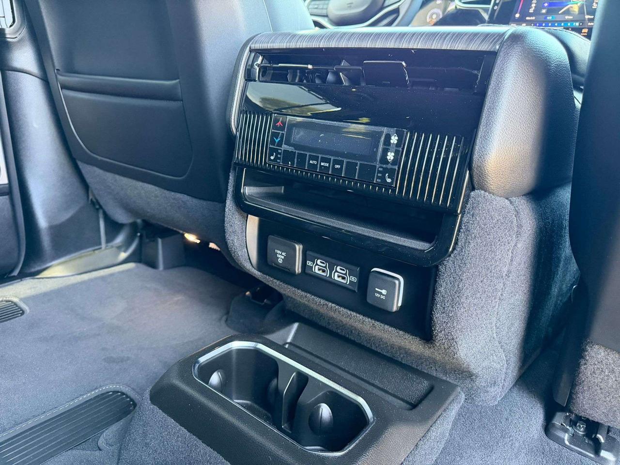 2023 Jeep Wagoneer Series II Photo